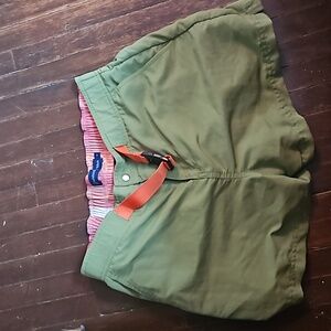 United by blue, size small,green